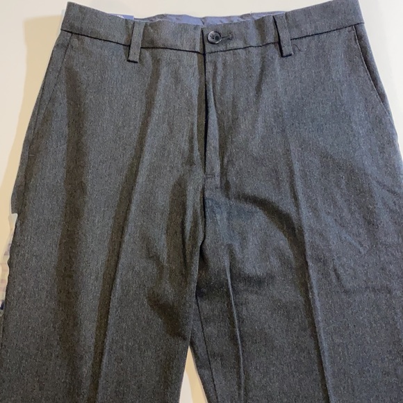 Dockers SZ 38 x 29 Charcoal Signature Khaki Classic Fit Flat Front Pant D11 - Picture 2 of 13